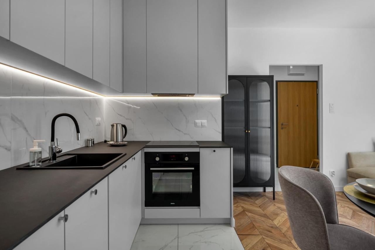 Kasprzaka 29A Business Apartments N1 - Parking, Balcony, Targi Expo - By Rentujemy Apartment *