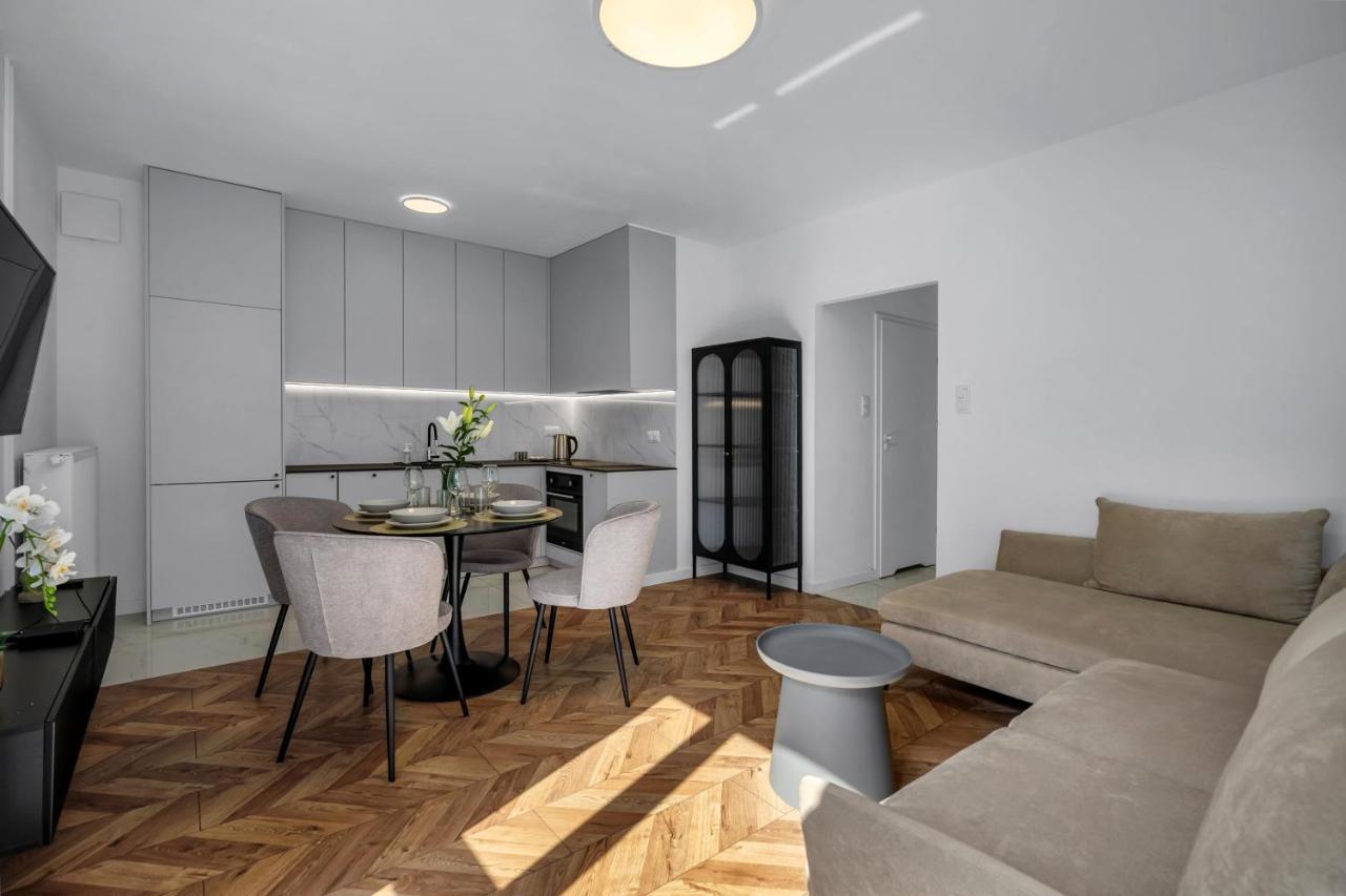 Apartment Kasprzaka 29A Business Apartments N1 - Parking, Balcony, Targi Expo - By Rentujemy